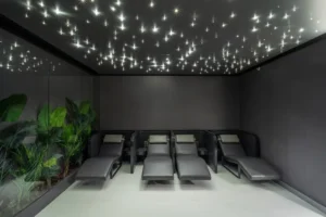 VIP waiting room with comfortable seating and modern lighting for international dental patients at Esnan.